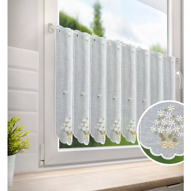 Tkanina firanowa zazdrostka zdobiona haftem w drobne stokrotki