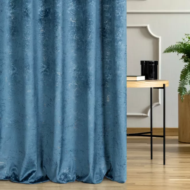 Zasłona szyta na taśmie 5 cm ciemnoniebieska miękka tkanina welwetowa, ze złotym marmurowym nadrukiem