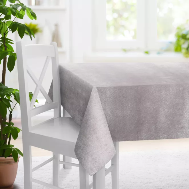 Obrus szyty ciemnobeżowy z miękkiej welwetowej tkaniny z połyskiem