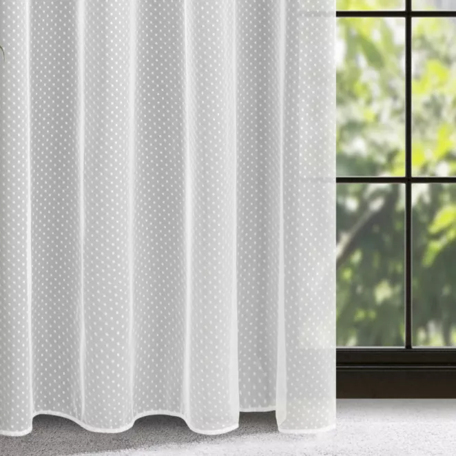 Firana biała z delikatnego tiulu w drobne kropki 135x250 cm przelotka JULITA