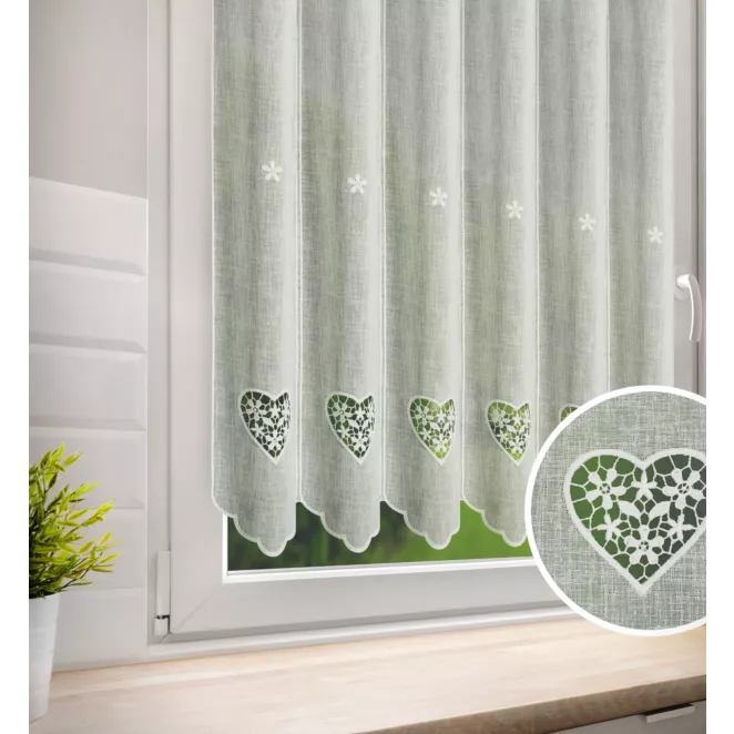 Tkanina firanowa zazdrostka z etaminy zdobiona haftowanymi ażurowymi sercami