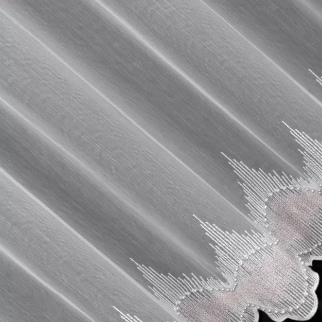 E1/3 Firana szyta na taśmie 5 cm naturalno pudrowa z matowej tkaniny ADEN ozdobionej haftem i perełkami Italissima Eva Minge