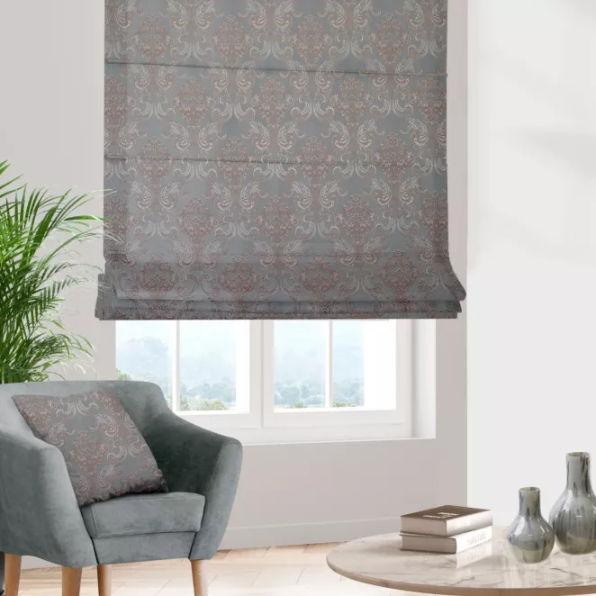 Roleta rzymska błękitna z miękkiej w dotyku tkaniny, z ornamentowym wzorem Pierre Cardin