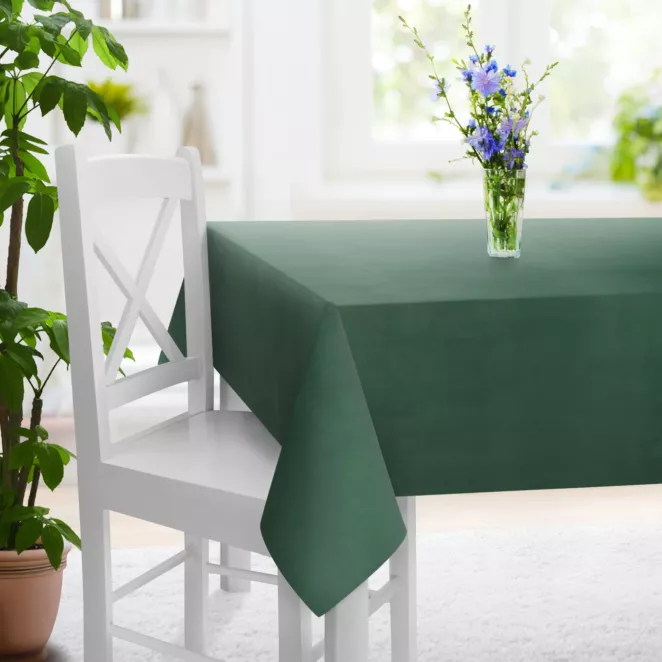Obrus szyty ciemnomiętowy z miękkiej tkaniny welwetowej