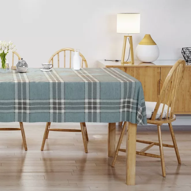 Obrus szyty miętowo naturalny z grubej, szenilowej tkaniny w elegancką kratę