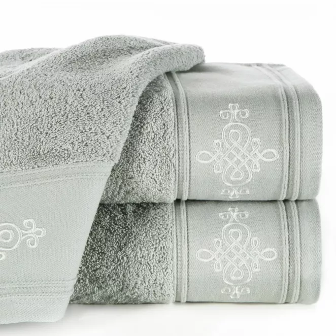 Ręcznik kąpielowy 50x90 cm bawełniany kolor srebrny z bordiurą zdobioną ornamentowym haftem 600 g/m2 KLAS 2