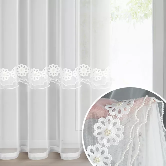 Firana biała z mikrosiateczki zdobiona aplikacją w kwiaty 140x250 cm przelotka - ISOLA