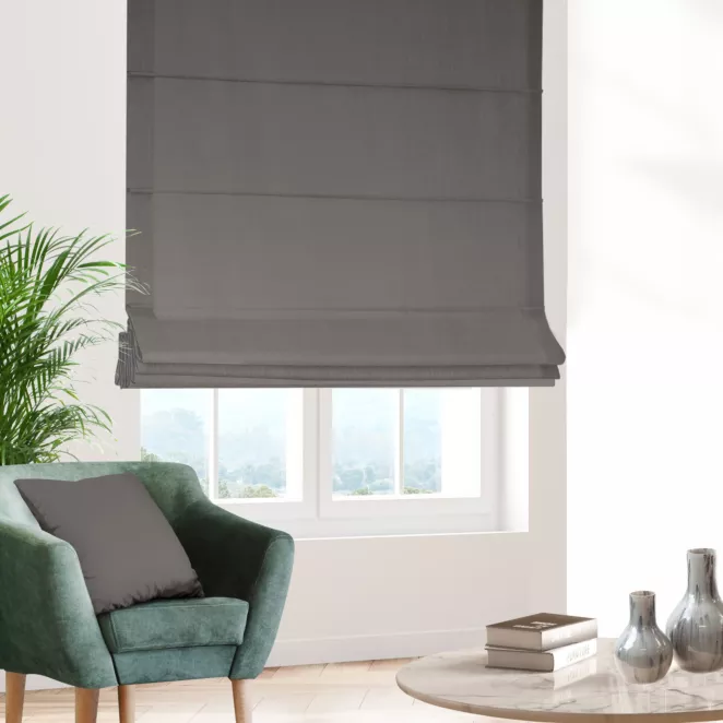 Roleta rzymska jasnobrązowa z gładkiej tkaniny typu blackout