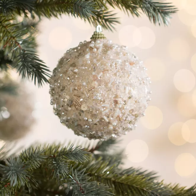 Bombka choinkowa zdobiona brokatem i drobnymi koralikami