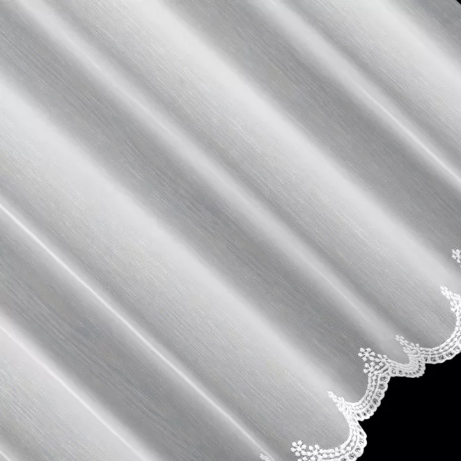 L189/2 Firana szyta na taśmie 5 cm biała z tkaniny z efektem deszczyku, zdobionej u dołu haftem z kryształkami