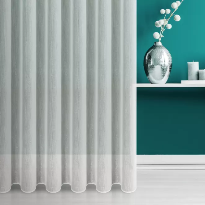 Firana szyta na taśmie 5 cm naturalna z tkaniny o strukturze siatki przetykanej nicią metaliczną, wykończona obciążnikiem Italissima Eva Minge