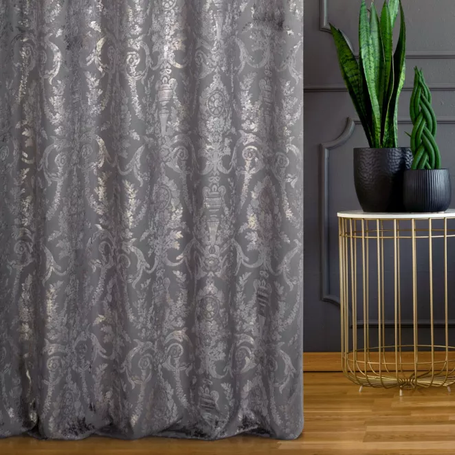 Tkanina zasłonowa gruba, welwetowa, z ornamentowym złocistym wzorem o przecieranej strukturze z kolekcji Pierre Cardin