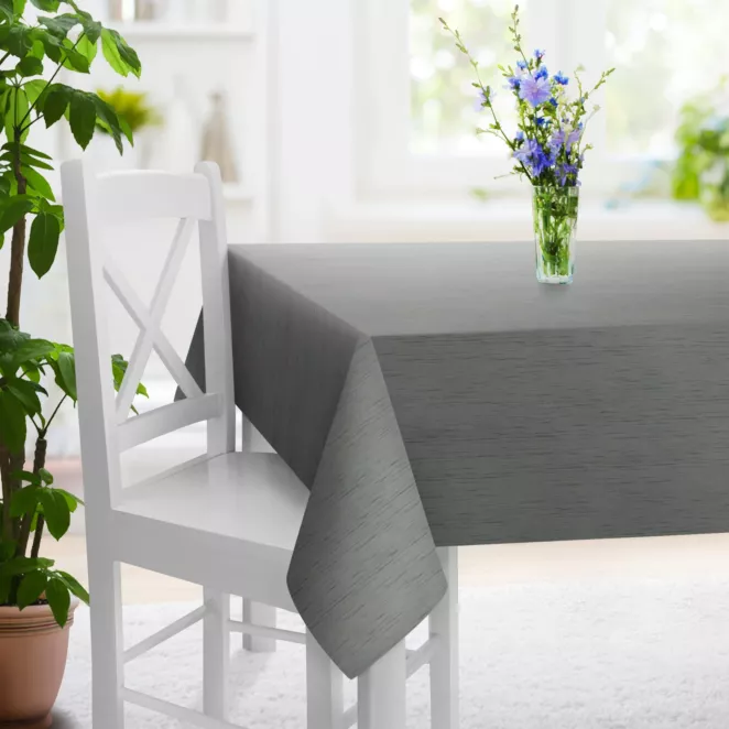 Obrus szyty srebrny z tkaniny welwetowej w pionowe prążki, wykończona obciążnikiem