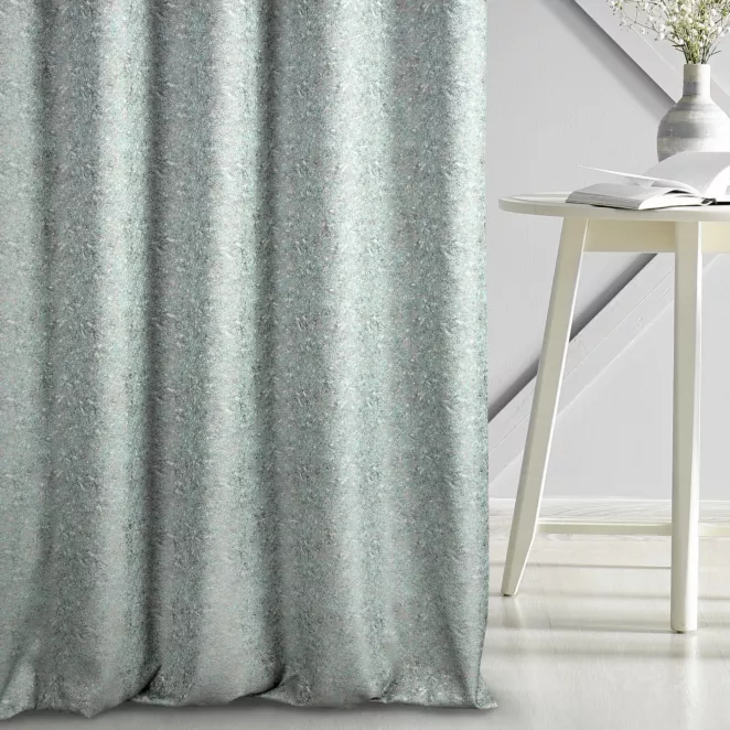 Zasłona szyta na taśmie 5 cm DORIANA srebrna z tkaniny o dwukolorowym nieregularnym wzorze
