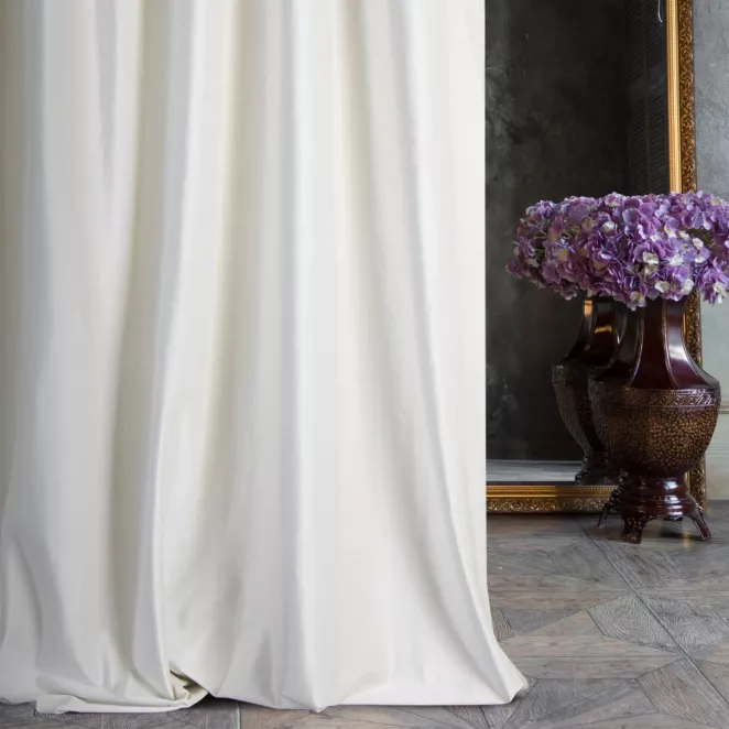 Zasłona szyta na taśmie 5 cm ITALIA kremowa z tkaniny welwetowej o delikatnym połysku