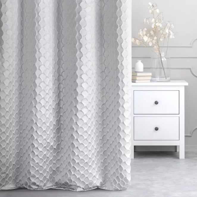 Zasłona szyta na taśmie 5 cm JEROME naturalna z tkaniny o symetrycznym wzorze 3D i lekkim połyskiem