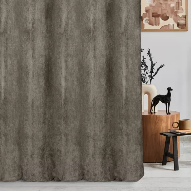 Zasłona szyta na taśmie 5 cm beżowa z tkaniny o szenilowej strukturze