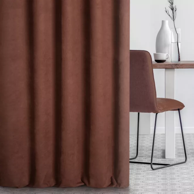 Zasłona szyta na taśmie 5 cm DORA - HIT wrzosowa z miękkiej tkaniny o welurowej strukturze