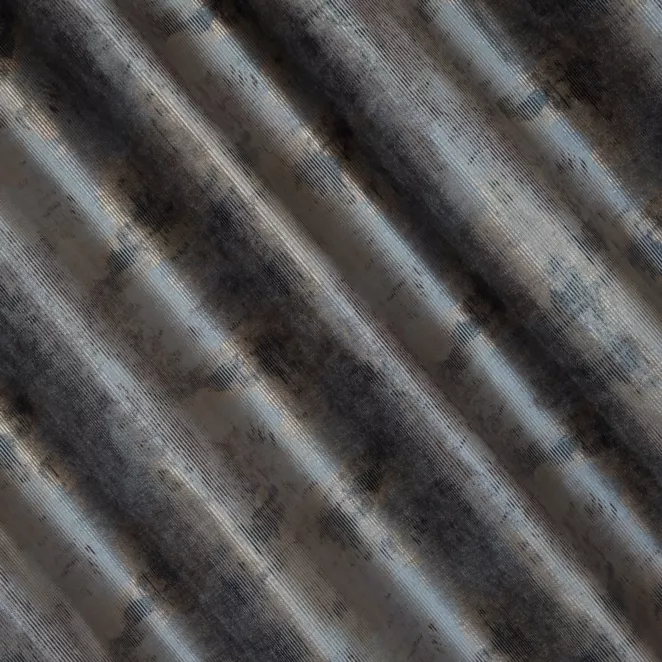 E128/5 Zasłona szyta na taśmie 5 cm popielato złocista z miękkiej, welwetowej tkaniny z nieregularnym wzorem i błyszczącym nadrukiem