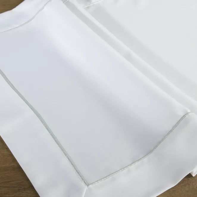 Bieżnik na stół biały 40x180 cm MADELE z delikatną srebrną wypustką