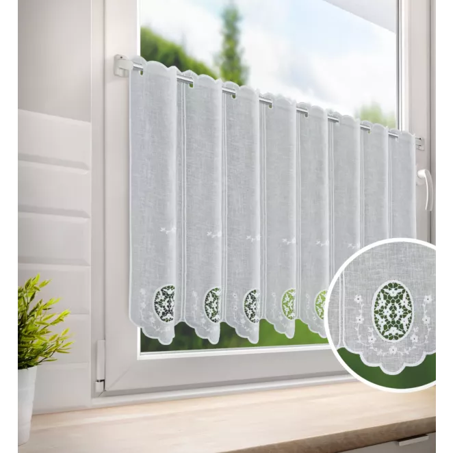 Tkanina firanowa zazdrostka z etaminy zdobiona ażurowym haftem