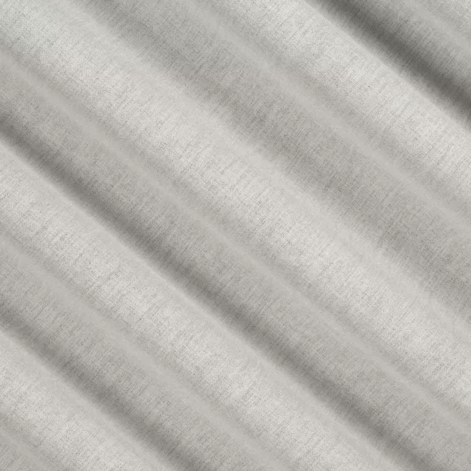 E8/2 Firana szyta na taśmie 5 cm kremowa z lekko połyskującej, luźnotkanej etaminy z efektem kreszowania, wykończona obciążnikiem