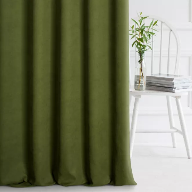 Zasłona szyta na taśmie 5 cm DORA - HIT oliwkowa z miękkiej tkaniny o welurowej strukturze