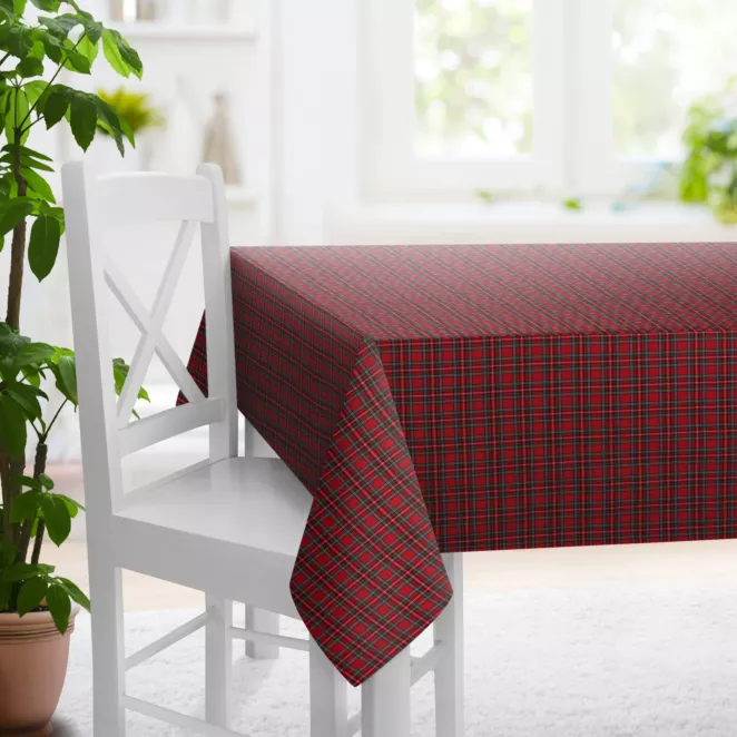 Obrus szyty czerwono zielony z delikatnej tkaniny w kratkę