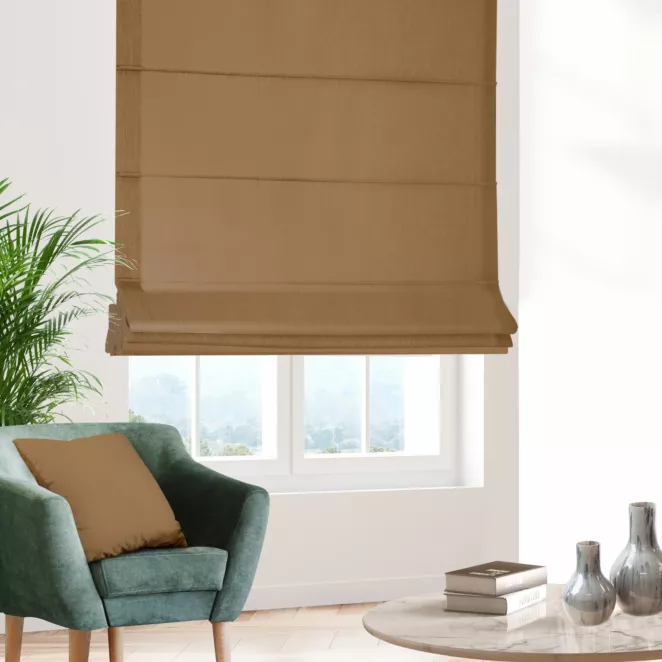 Roleta rzymska złocista z gładkiej zaciemniającej tkaniny typu dimout