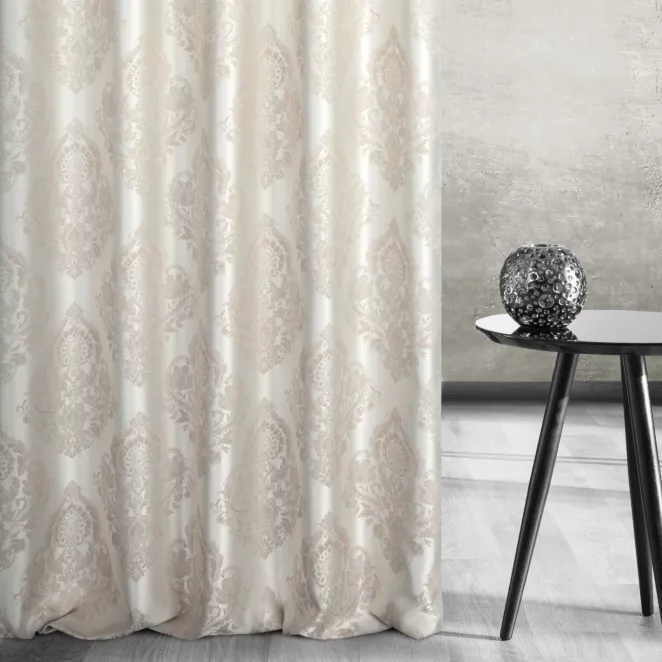 Zasłona szyta na taśmie 5 cm jasnobeżowo beżowa tkanina w ornamentowy wzór, z dodatkiem połyskującej nici