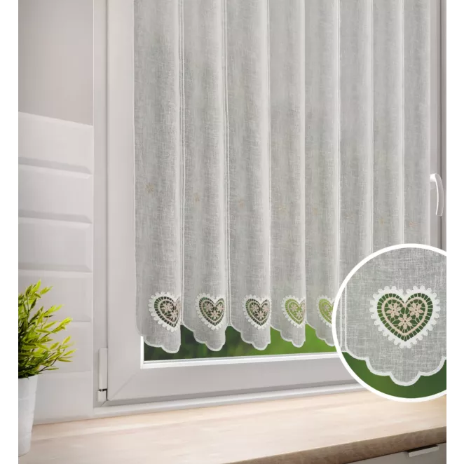 Tkanina firanowa zazdrostka z etaminy zdobiona haftowanymi ażurowymi sercami