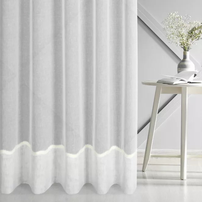 Firana szyta na taśmie 5 cm kremowa z matowej etaminy wykończonej ozdobnym podwinięciem Italissima Eva Minge