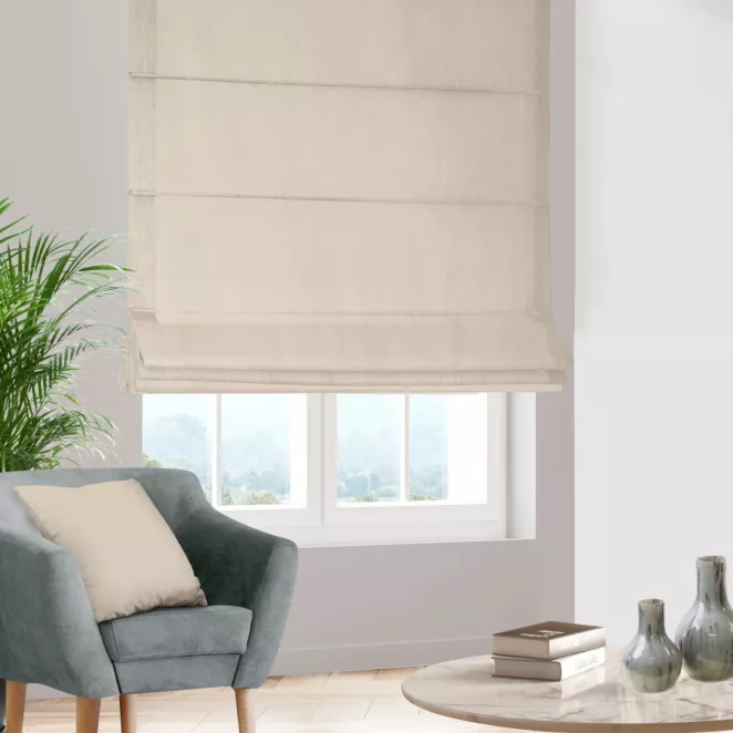 Roleta rzymska kremowa z miękkiej półmatowej tkaniny welwetowej