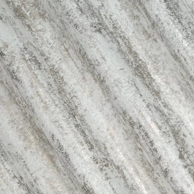 R183/3 Zasłona szyta na taśmie 5 cm kremowo złocista z grubej, welwetowej tkaniny z efektem przecieranego wzoru, zdobiona delikatnie połyskującym nadrukiem