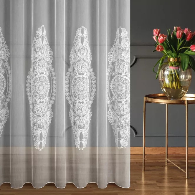Firana szyta na taśmie 5 cm biała z tkaniny typu aden zdobionej ekskluzywnym haftem Italissima Eva Minge