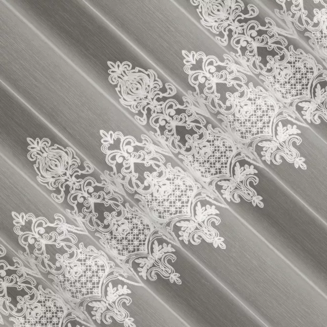 P288/2 Firana szyta na taśmie 5 cm kremowa z tkaniny tyu aden zdobionej łańcuszkowym haftem