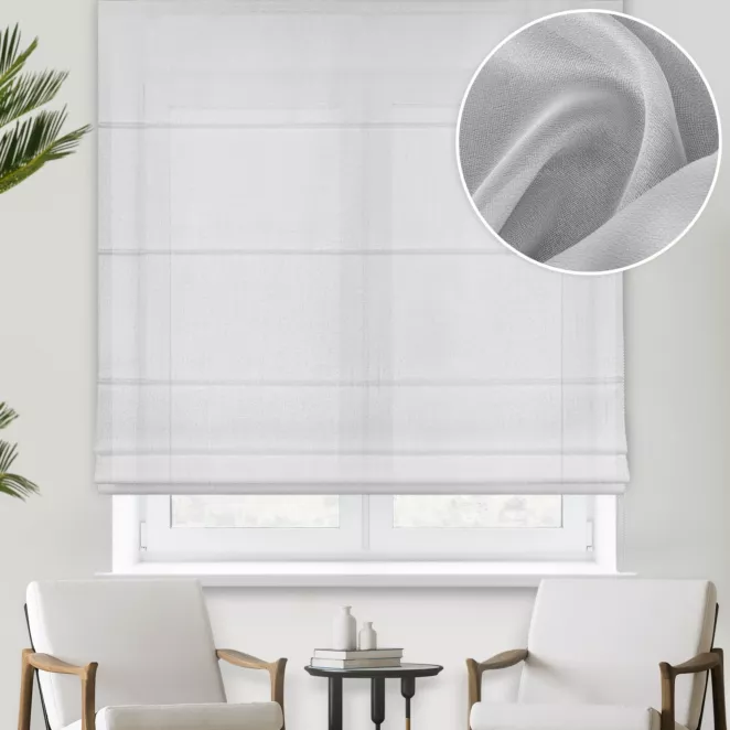 Roleta rzymska srebrna z miękkiej tkaniny o delikatnym połysku, wykończona obciążnikiem