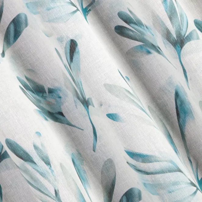 P229/4 Zasłona szyta na taśmie 5 cm DARREN kremowo turkusowa z półprzezroczystej tkaniny o luźnym splocie drukowanej w roślinny wzór