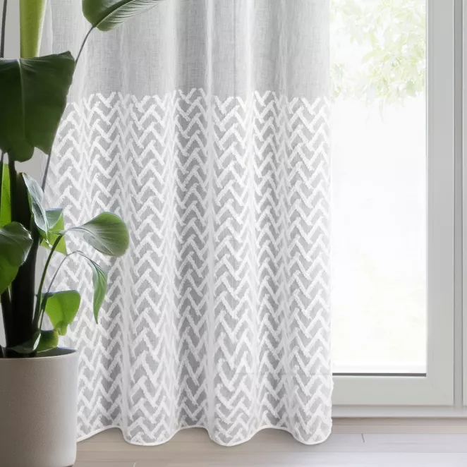 Firana biała z etaminy zdobiona pasem trójwymiarowego wzoru geometrycznego 140x250 cm przelotka MELI 2