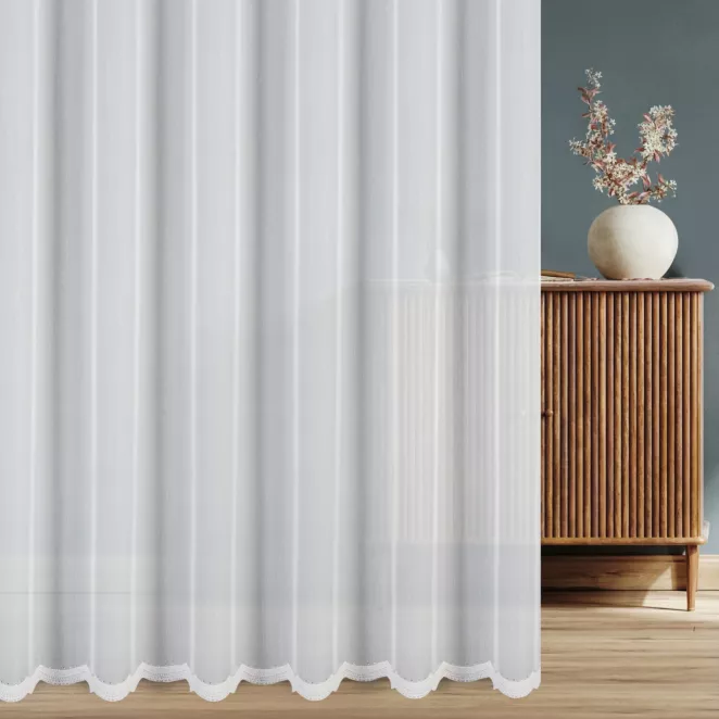 Firana szyta na taśmie 5 cm biała z tkaniny z efektem deszczyku, zdobionej u dołu haftem z kryształkami