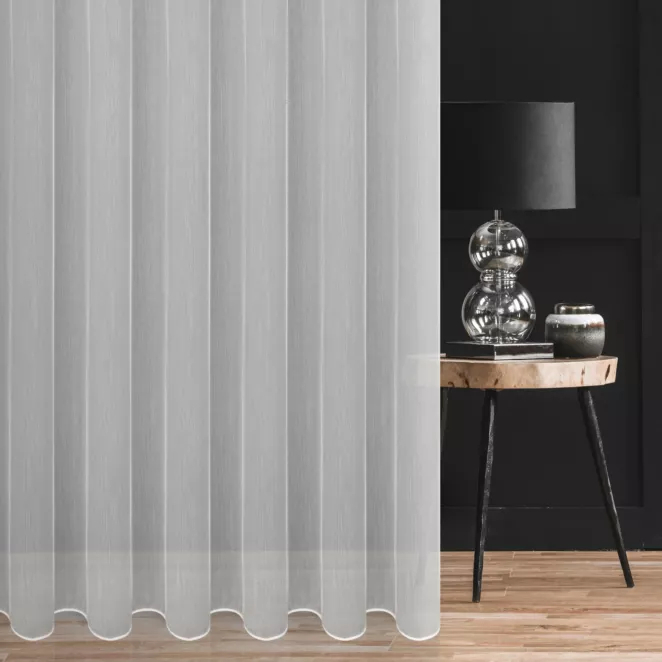 Firana szyta na taśmie 5 cm biała z matowej tkaniny Aden, wykończona obciążnikiem