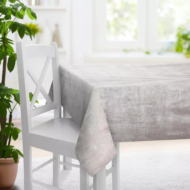 Obrus szyty SAFARI 1 szary z miękkiej welwetowej tkaniny z połyskiem i poziomym prążkiem