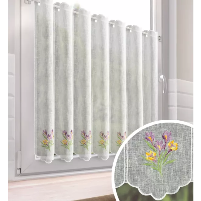 Tkanina firanowa zazdrostka z etaminy zdobiona uroczym haftem krokusów