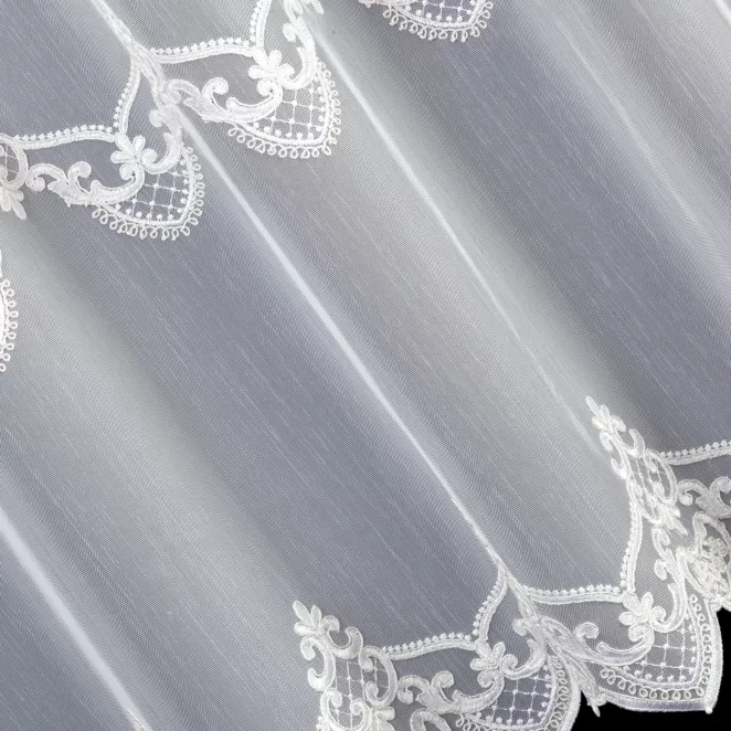 P238/1 Firana szyta na taśmie 5 cm OCTAVIANA naturalna z matowej tkaniny ozdobionej kordonkowym wzorem ornamentowym