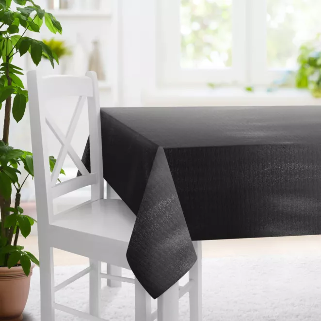 Obrus szyty JULIETT czarny z eleganckiej połyskującej tkaniny przetykanej lureksową nicią