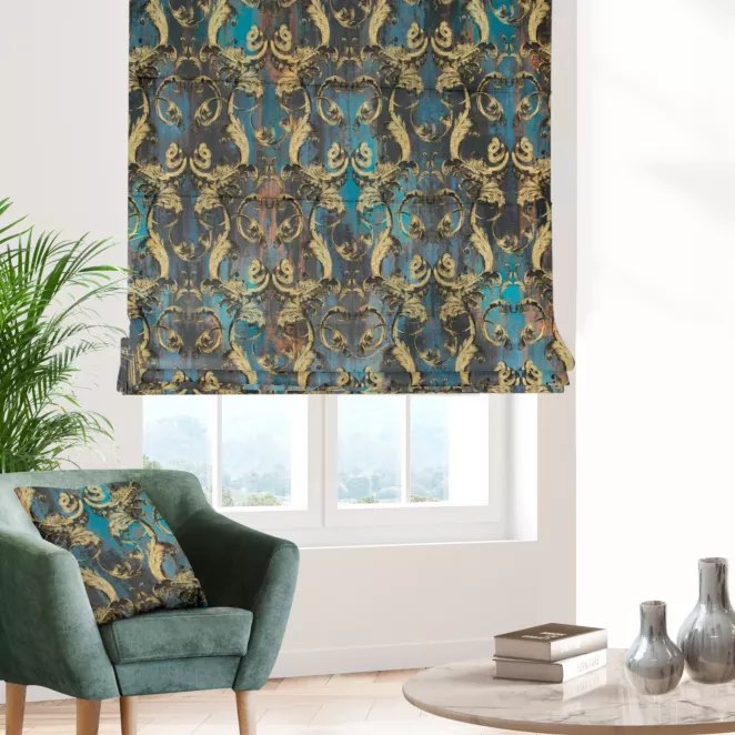 Roleta rzymska ciemnoturkusowo złota z ekskluzywnej tkaniny z dużym ornamentowym wzorem Italissima Eva Minge