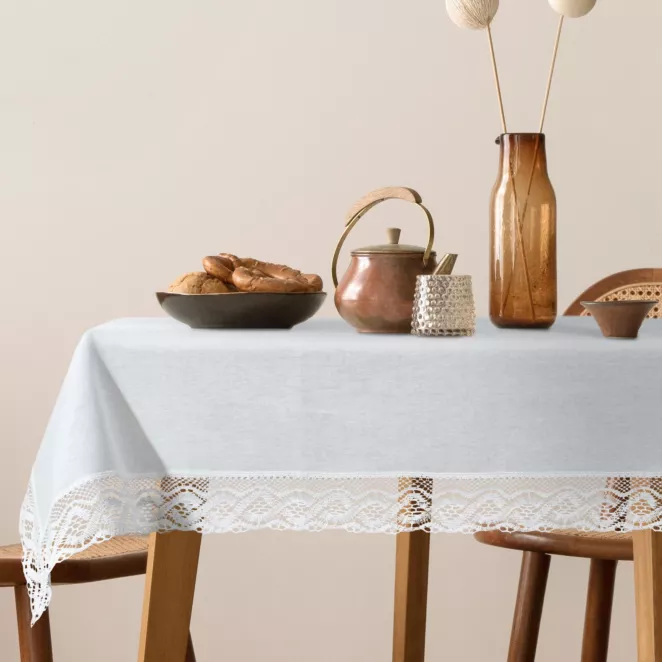 Obrus na stół 140x220 cm biały zdobiony koronką - SUSAN