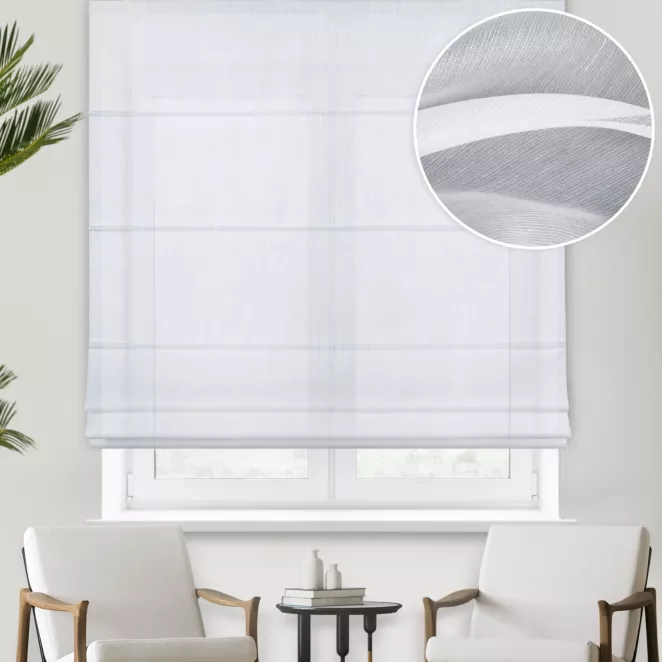 Roleta rzymska JANNET biała z delikatnej miękkiej tkaniny o perłowym połysku, wykończona obciążnikiem