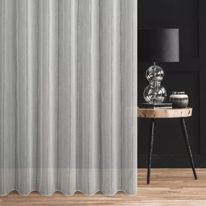 Firana szyta na taśmie 5 cm naturalno kremowa z matowej etaminy w pionowe pasy, wykończona obciążnikiem w stylu eko