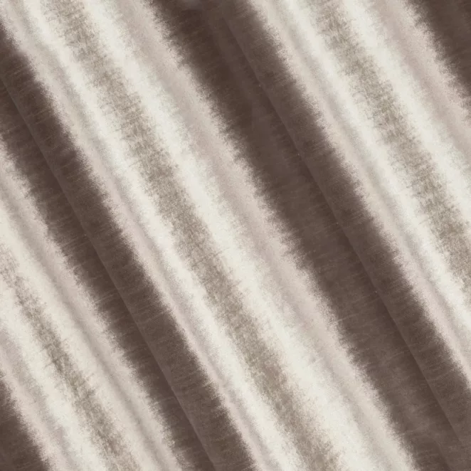 L102/2 Zasłona szyta na taśmie 5 cm SAFARI 1 jasnobrązowa z miękkiej welwetowej tkaniny z połyskiem i poziomym prążkiem